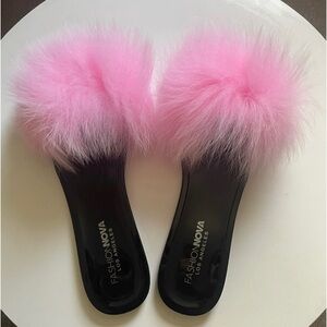 FASHION NOVA FUR SANDALS - PINK